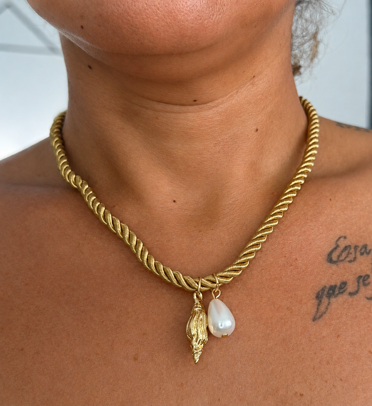 Collar Mar Perla — Dorado