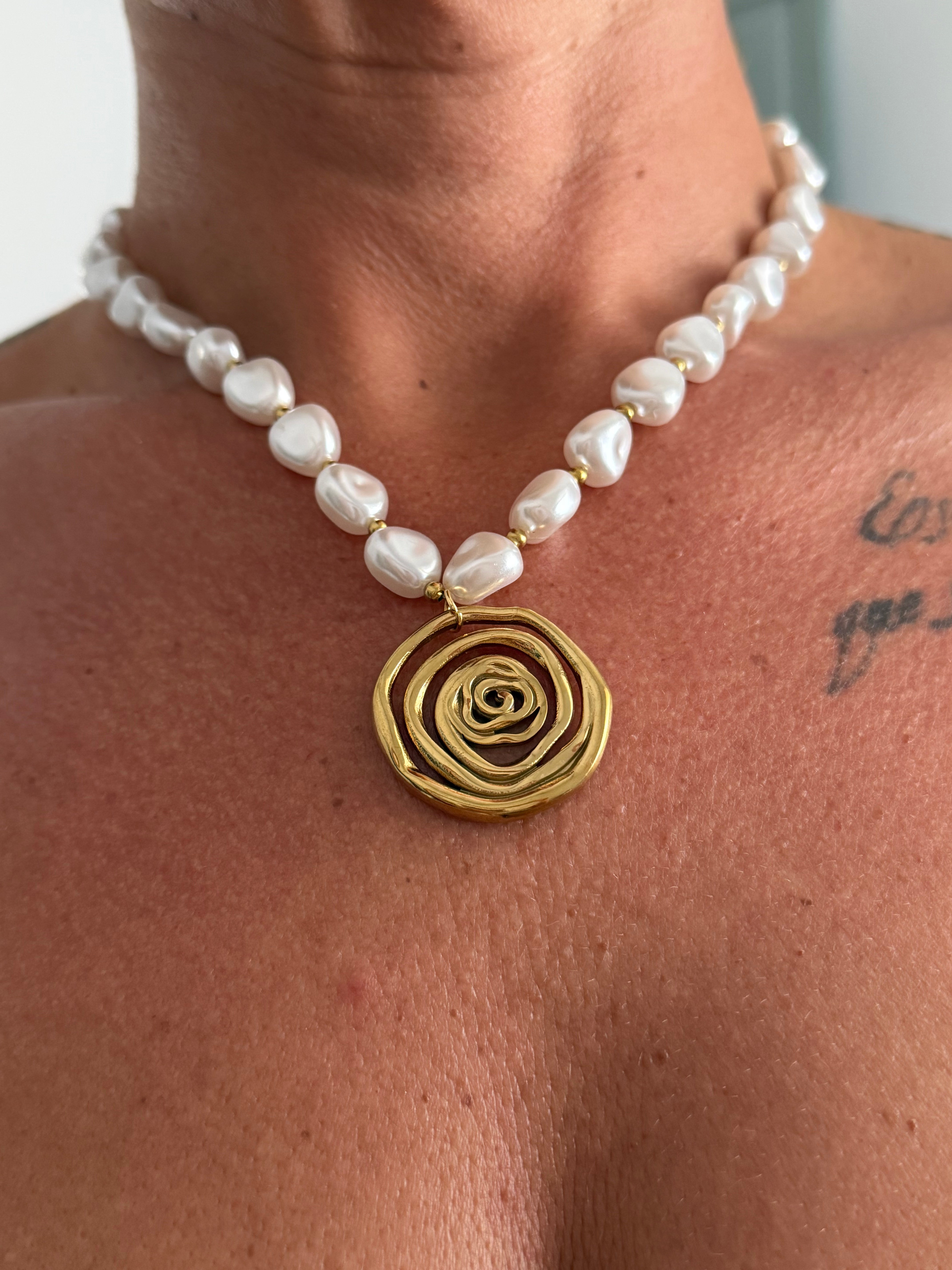 Collar Perlas Espiral — Dorado