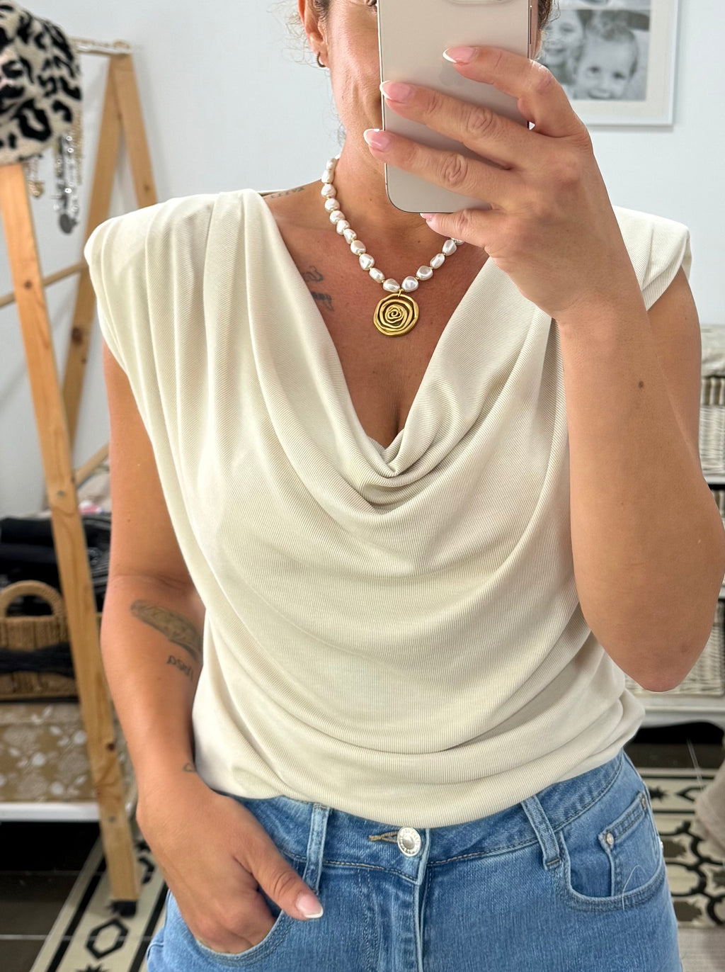 Camiseta Laura — Crema