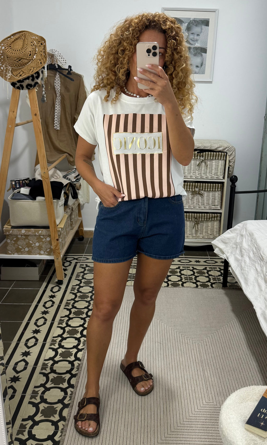 Camiseta Tasia — Ilustraciones Exclusivas