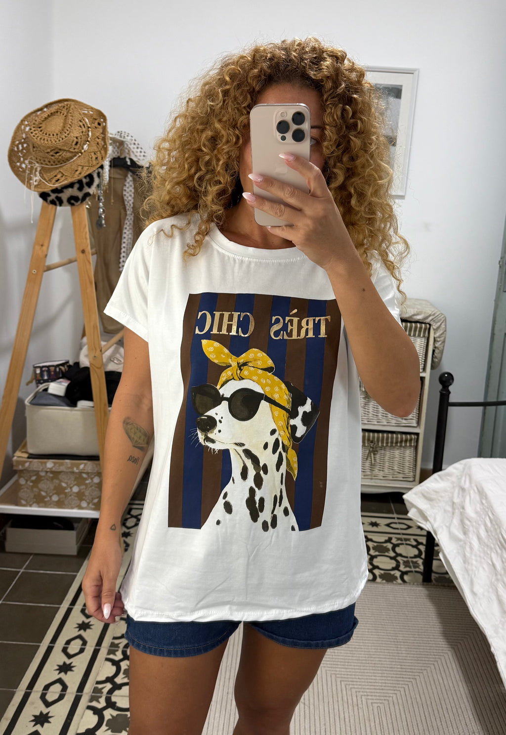 Camiseta Tasia — Ilustraciones Exclusivas