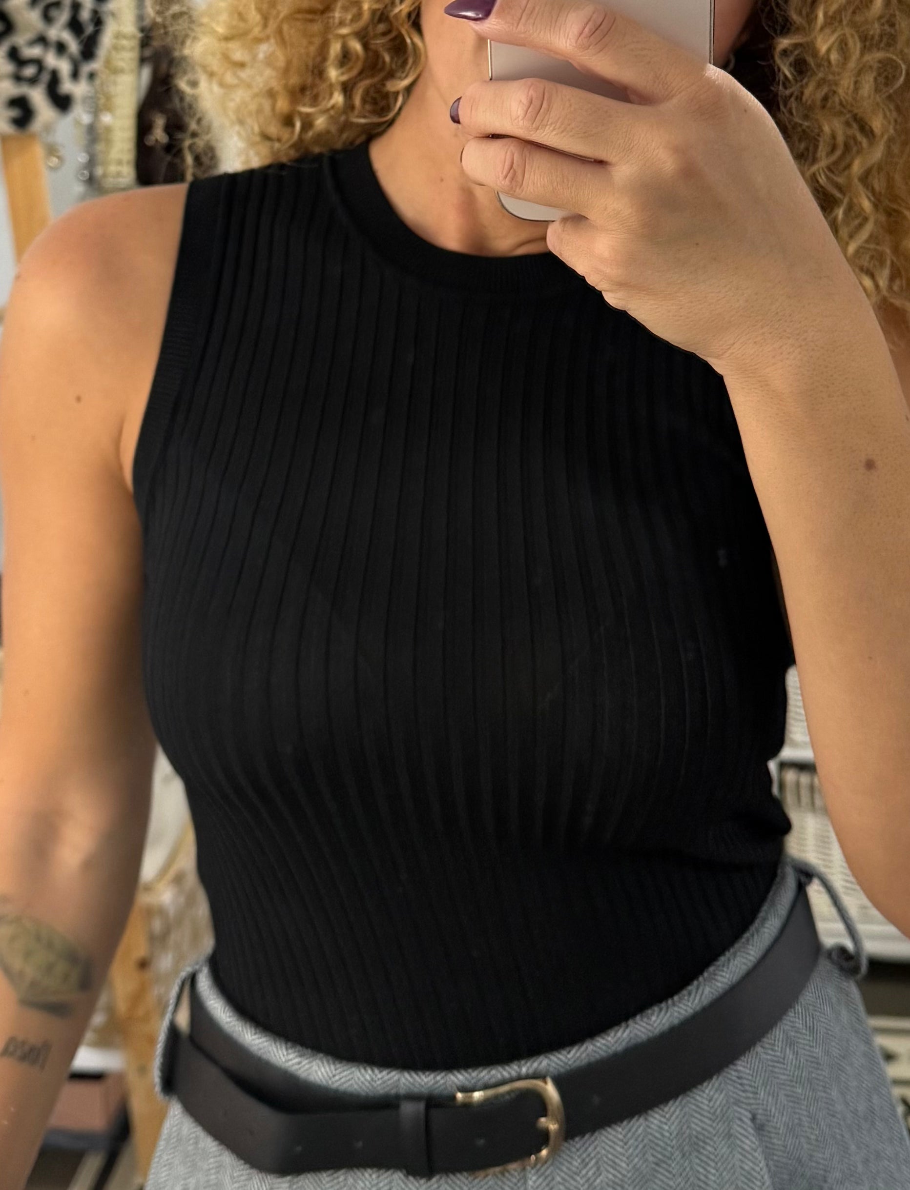 Top Gisela Canalé Desmangado — Negro y Beige