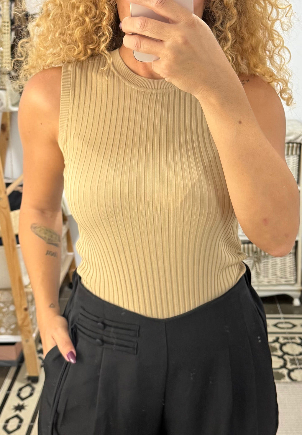 Top Gisela Canalé Desmangado — Negro y Beige
