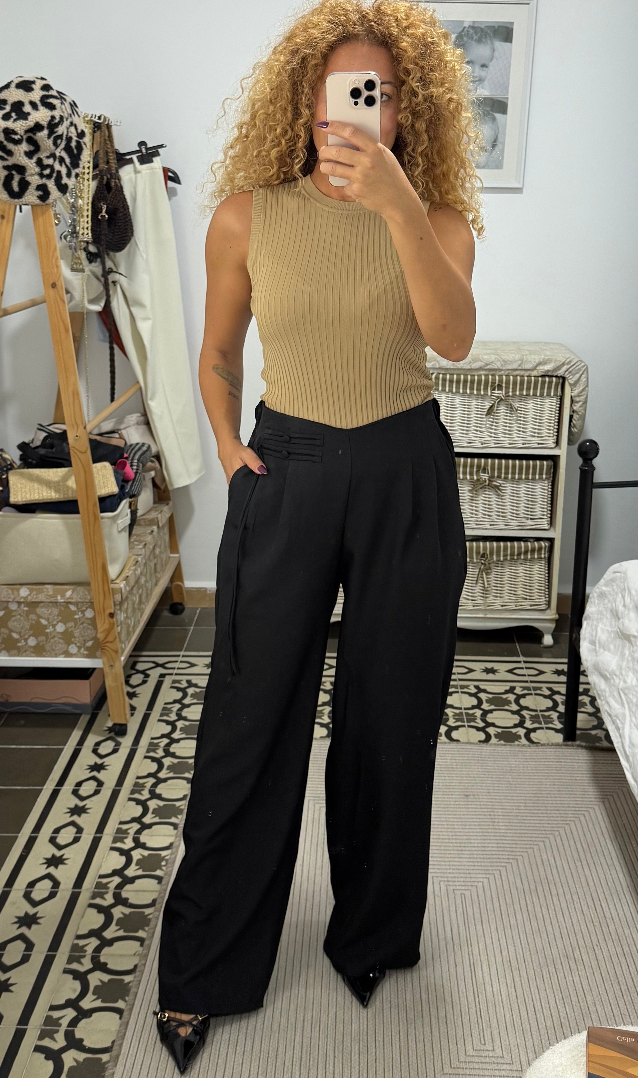 Top Gisela Canalé Desmangado — Negro y Beige