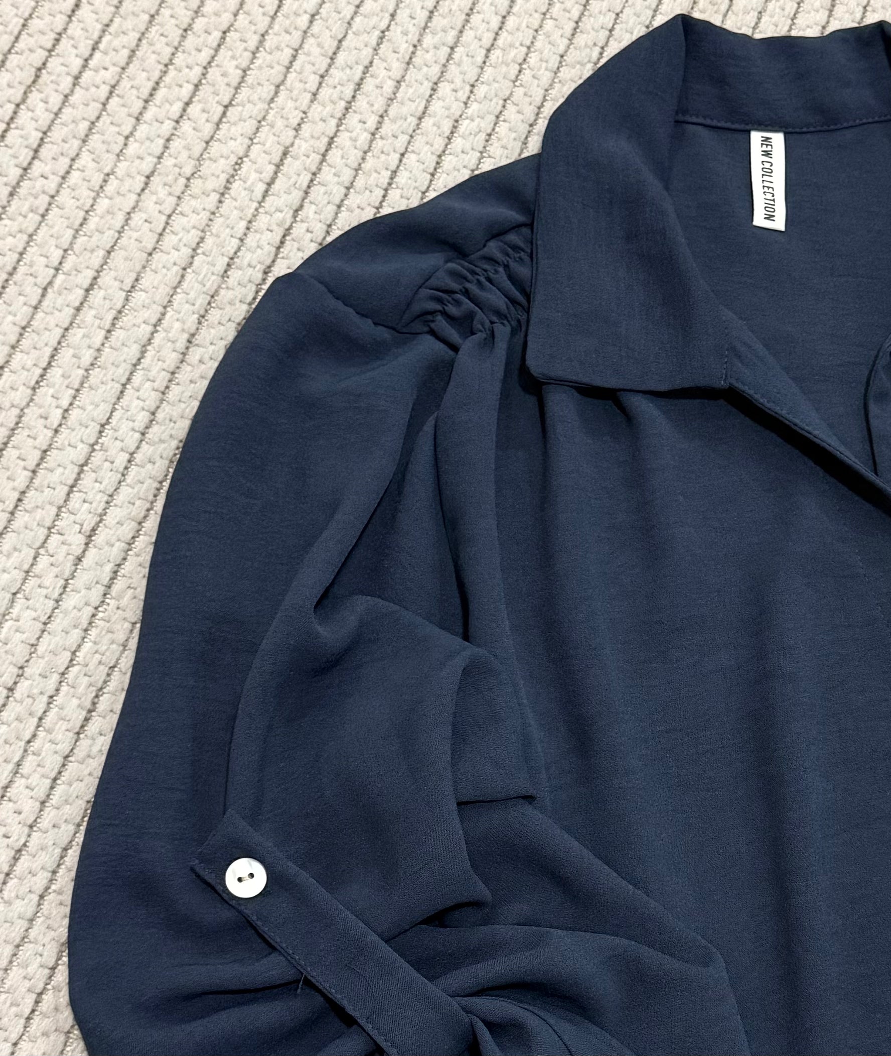 Blusa Celia — Marino, Negro y Camel