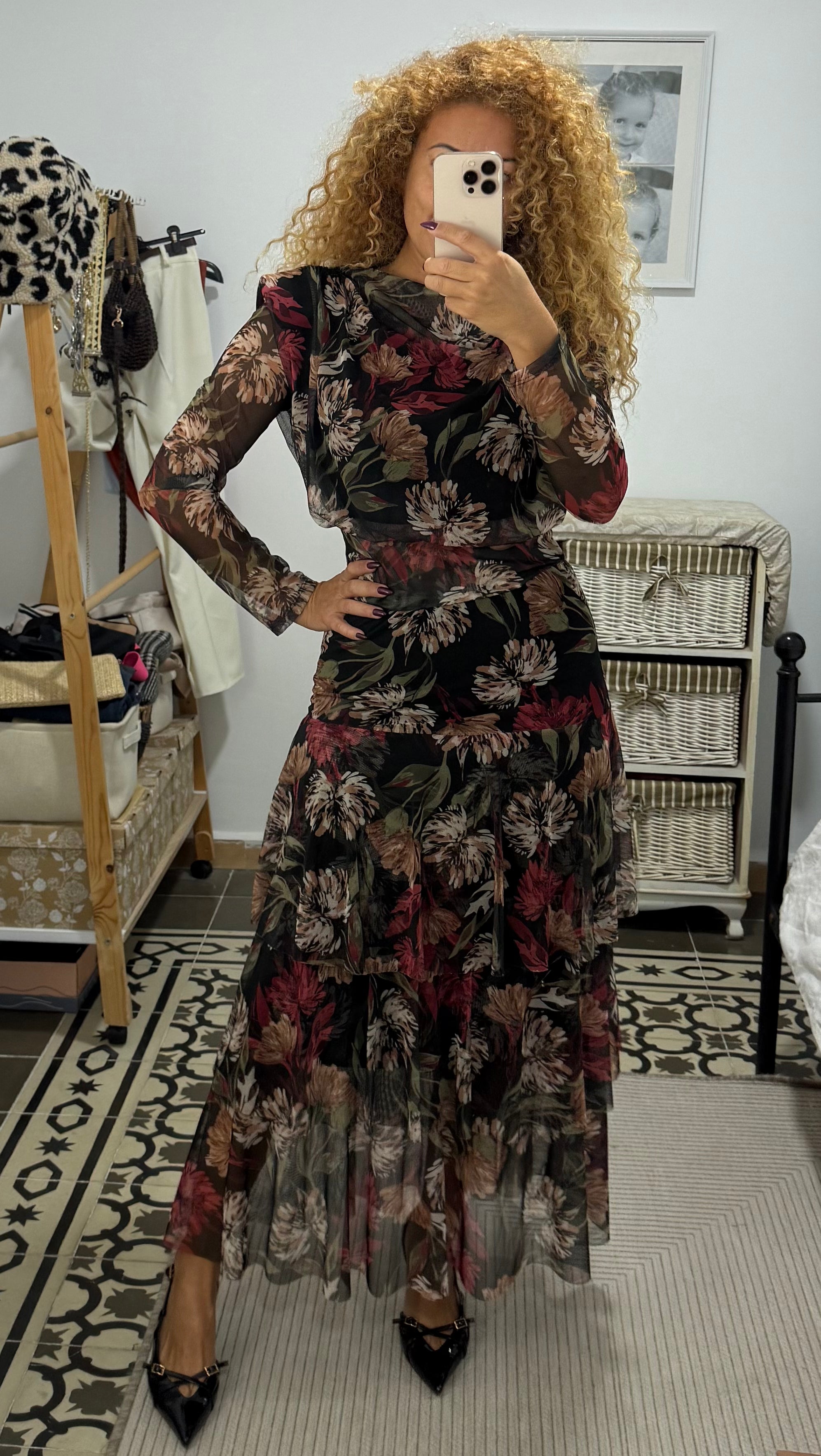 Top Anastasia Flores — Berenjena y Negro